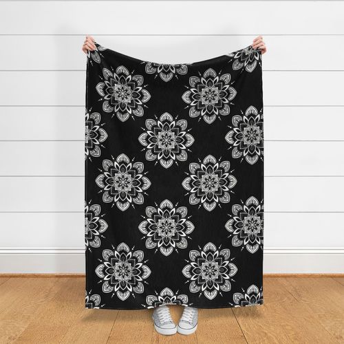 HOME_GOOD_THROW_BLANKET