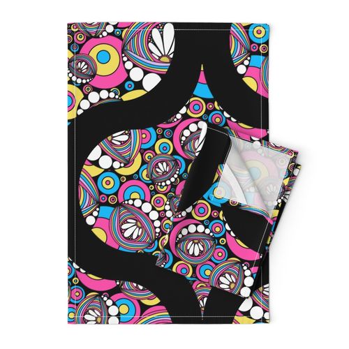 24” 80s Aerobics Rainbow Daisy Doodle Retro Ogee - Large