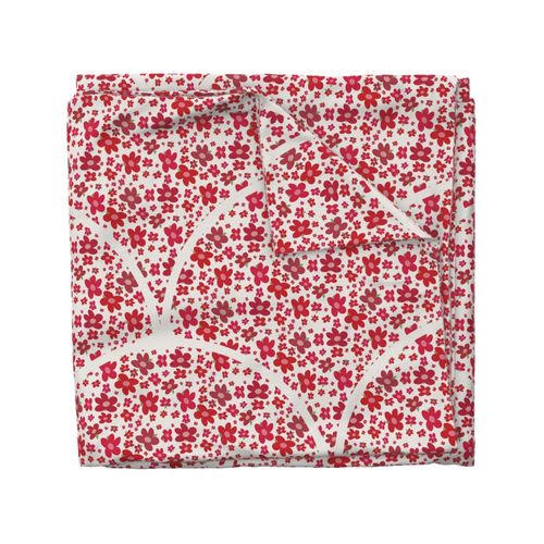 24” Red Berries Retro Florals Art Deco Scallop - Large