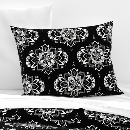 12” Dreamcatcher Monochrome Mandala Retro Ogee - Medium