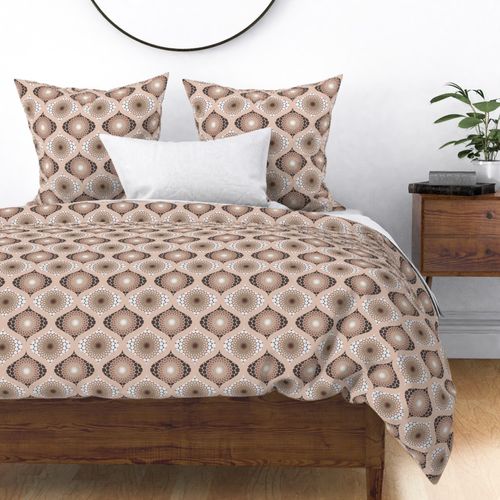 Small Radiant Relaxed Elegance Mandala Mid Century Modern Ogee Damask