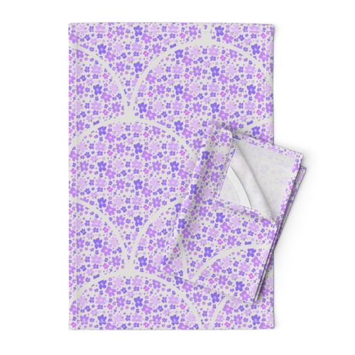 12” Lilac and Lavender Retro Florals Art Deco Scallop - Medium