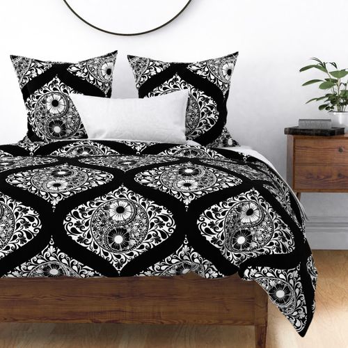 Large Black & White Paisley Floral Yin Yang Mid Century Modern Ogee Damask