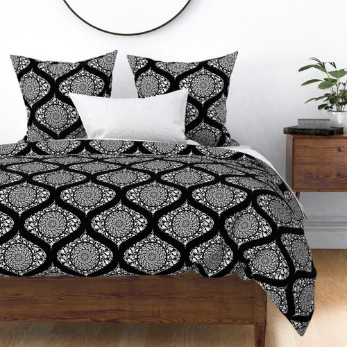 Medium Elegant Black And White Paisley Floral Rosette Mid Mod Ogee Damask