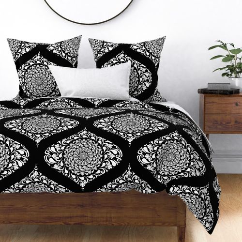 Large Elegant Black And White Paisley Floral Rosette Mid Mod Ogee Damask