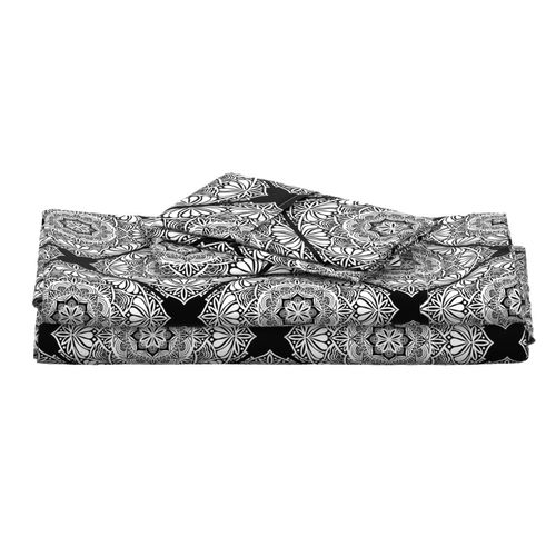 12” Monochrome Mandala Diamond Tile - Medium